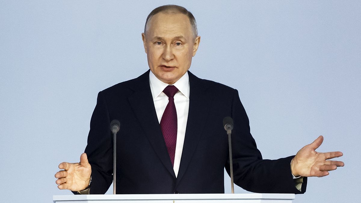 Rusko je v tajze mrtvého bodu, všude marťani a konspirace. Ukrajina cupuje Putinův projev